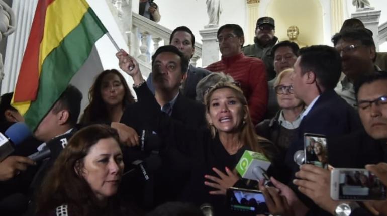 Bolivie Jeanine Añez devient présidente par intérim 